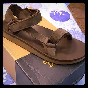 Men’s leather hiking sandals